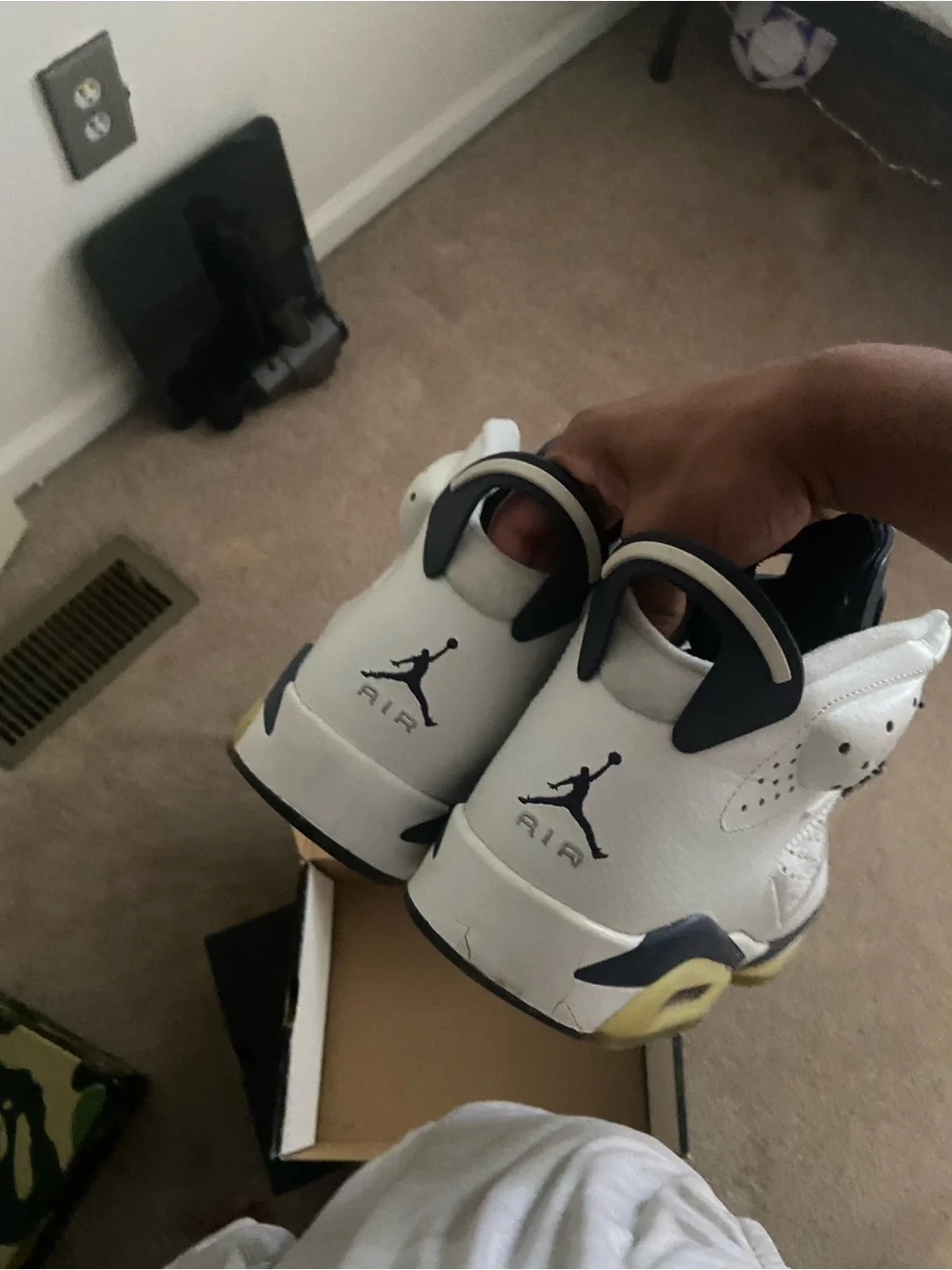 Vintage 2000’s Air Jordan 6 Retro “Midnight Navy”
